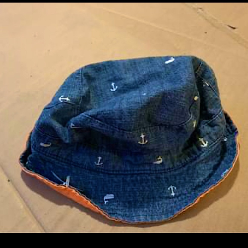 Reversible sun hat for kids